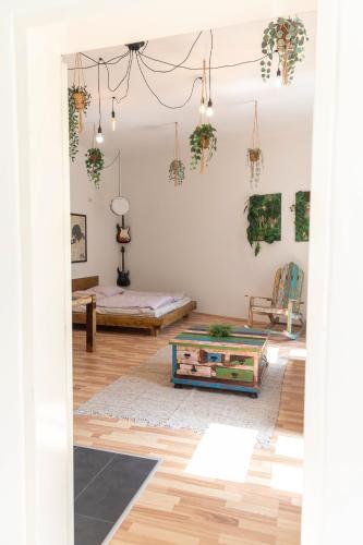 Studio Apartment image 6