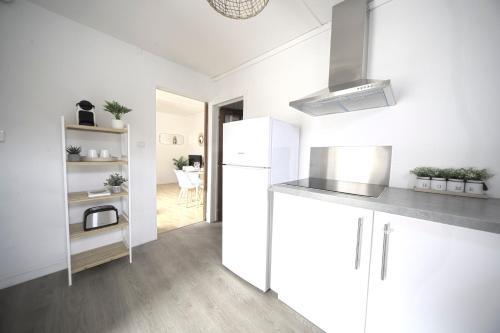 L'Eldorado - By BEST KEYS - Idéal Pros, Couple & Famille - 1 Chambre et 1 Canapé-Lit Convertible - Cosy & Confort - Centre Ville - Netflix & WiFi Fibre - Machine à Café Nespresso - Check-in Autonome - Parking Facile & Gratuit, Sens (foto 5)