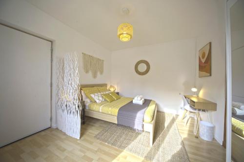 L'Eldorado - By BEST KEYS - Idéal Pros, Couple & Famille - 1 Chambre et 1 Canapé-Lit Convertible - Cosy & Confort - Centre Ville - Netflix & WiFi Fibre - Machine à Café Nespresso - Check-in Autonome - Parking Facile & Gratuit, Sens (foto 10)