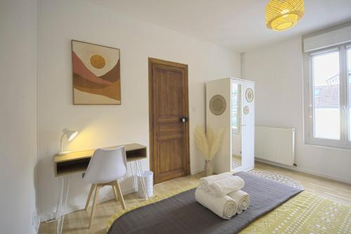 L'Eldorado - By BEST KEYS - Idéal Pros, Couple & Famille - 1 Chambre et 1 Canapé-Lit Convertible - Cosy & Confort - Centre Ville - Netflix & WiFi Fibre - Machine à Café Nespresso - Check-in Autonome - Parking Facile & Gratuit, Sens (foto 8)