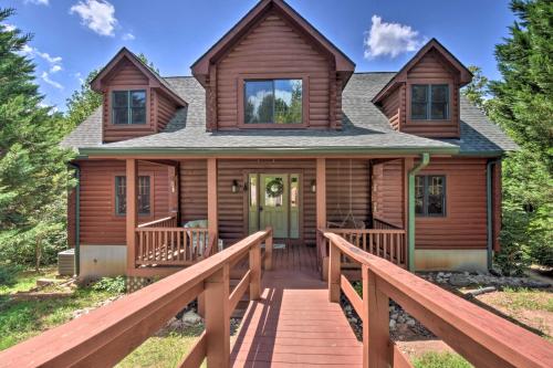 Charming Lake Hartwell Retreat with Boat Dock