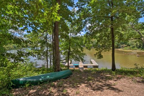 Charming Lake Hartwell Retreat with Boat Dock