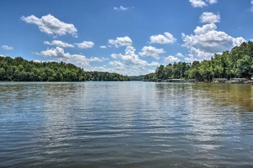 Charming Lake Hartwell Retreat with Boat Dock