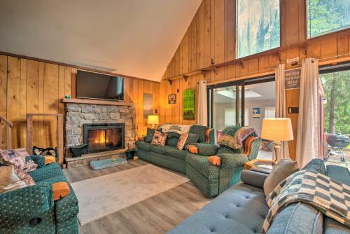 Quiet Home with Indoor Hot Tub Skiers Welcome!, White Haven