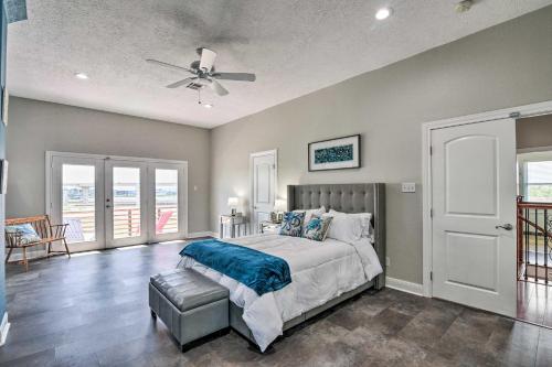 Secluded Seabrook Waterfront Home with Patio! in Seabrook (TX)