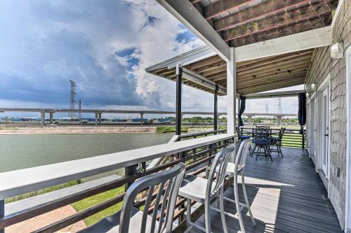 Secluded Seabrook Waterfront Home with Patio! in Seabrook (TX)