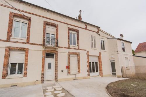 L'Eldorado - By BEST KEYS - Idéal Pros, Couple & Famille - 1 Chambre et 1 Canapé-Lit Convertible - Cosy & Confort - Centre Ville - Netflix & WiFi Fibre - Machine à Café Nespresso - Check-in Autonome - Parking Facile & Gratuit, Sens (foto 7)