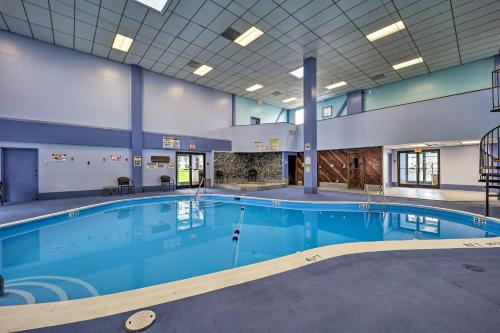 Hike, Golf & Ski: Beech Mtn Condo w/ Resort Perks!, Beech Mountain (photo 2)