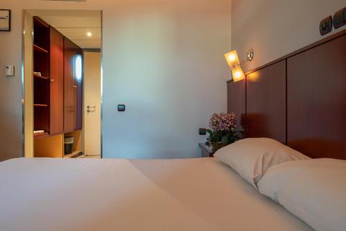 Pines Hotel - image 7