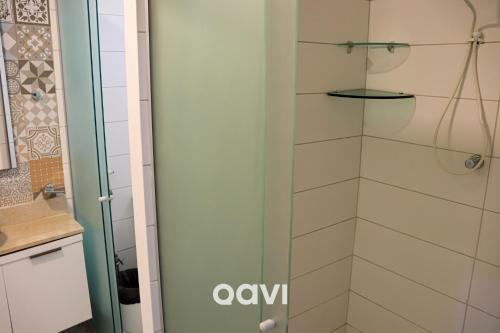 Qavi - Apartamento frente-piscina no Centro de Pipa #SolarÁgua160