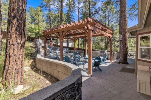 Family Flagstaff Home with Gazebo - Golf Ski Hike! - image 6