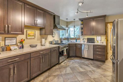 Family Flagstaff Home with Gazebo - Golf Ski Hike! - image 14