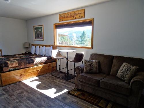 Eagle's Nest Motel