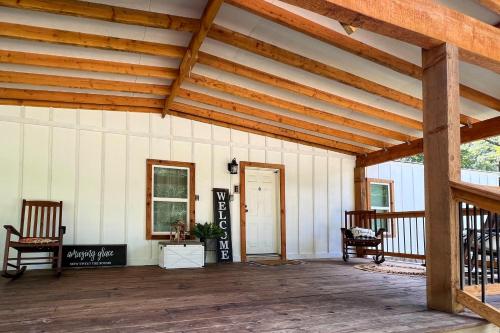 Broken Bow Home 2 Mi to Beavers Bend State Park Broken Bow Home 2 Mi to Beavers Bend State Park