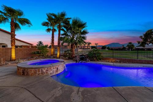 New!! Luxury Golf Course Home *Pool & Spa *Tesla Car Charger *RV Parking, Maricopa