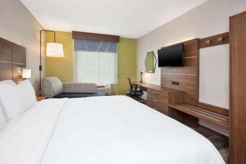 Holiday Inn Express Hotel & Suites Warrenton an IHG Hotel - image 13