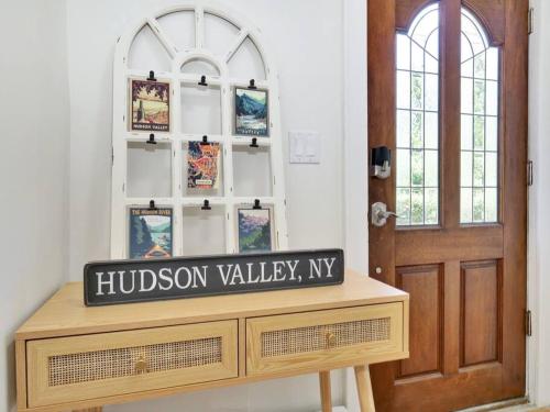 MidCentury Mod Suite, Hudson River/Mt Beacon Views in Newburgh, USA