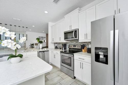 Breathtaking Home with Theater Room near Disney World - 7703G - image 11