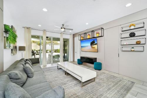 Breathtaking Home with Theater Room near Disney World - 7703G - image 6