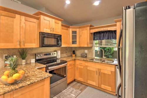 Sun-Soaked Cape Coral Oasis - 7 Mi to Beach! - image 9
