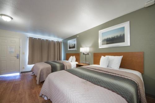 Studio Room with Two Double Beds Non-Smoking