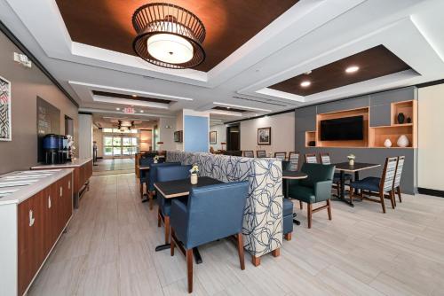Holiday Inn Express Charlotte Southeast - Matthews an IHG Hotel - image 6