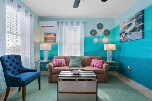 Mermaids Grotto WATERFRONT 1BR Apt with Bay View in Harbour Island