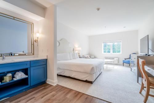Chateau Renault - main image