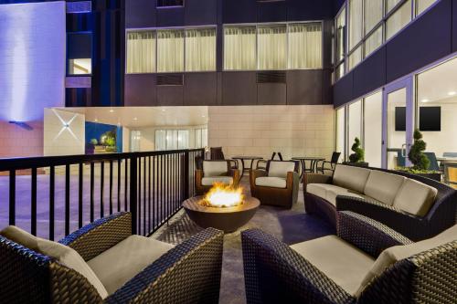 บริการและสิ่งอำนวยความสะดวก, Holiday Inn Express & Suites Evansville Downtown By IHG in อีแวนสวิลล์ (IN)