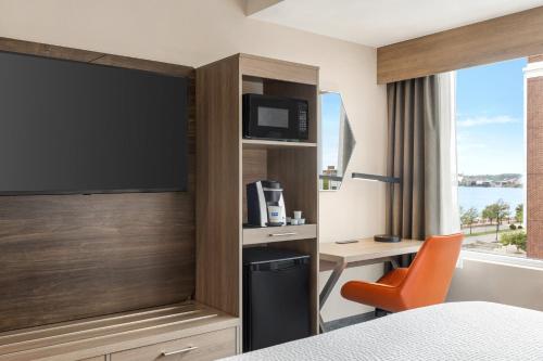 Holiday Inn Express & Suites - Evansville Downtown By IHG - image 3