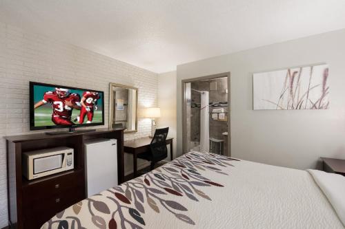 Red Roof Inn Lenoir - image 12