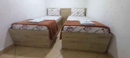 Deluxe Twin Room image 1