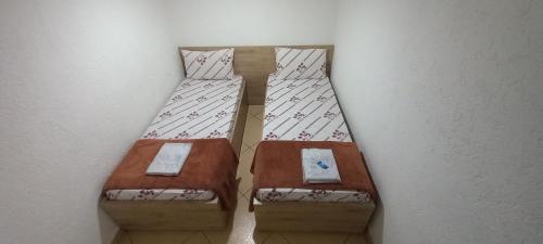 Deluxe Twin Room image 3