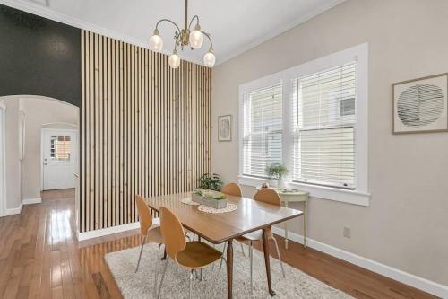 Modern Bungalow less than 4 blocks to 7th Ave in Ybor in Tampa, USA