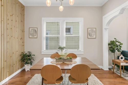 Modern Bungalow less than 4 blocks to 7th Ave in Ybor in Tampa, USA