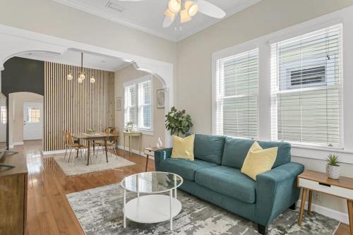 Modern Bungalow less than 4 blocks to 7th Ave in Ybor in Tampa, USA
