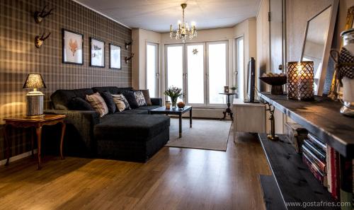 ห้องส่วนกลางสำหรับนั่งเล่น/ดูทีวี, Are Bed & Breakfast in โอเรอะ