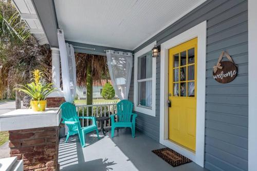 Gambino Getaway Shotgun style apt in the heart of Ybor City in Tampa, USA