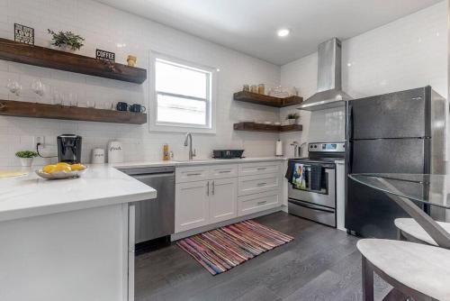 Gambino Getaway Shotgun style apt in the heart of Ybor City in Tampa, USA