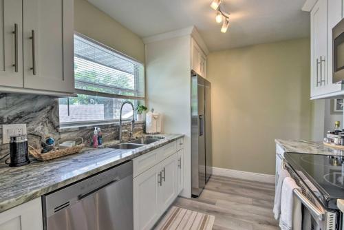 Cozy Sarasota Retreat - 3 Blocks to the Coast! in Indian Beach-Sapphire Shores