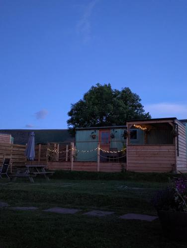 Red darren luxury hut in Lanveino