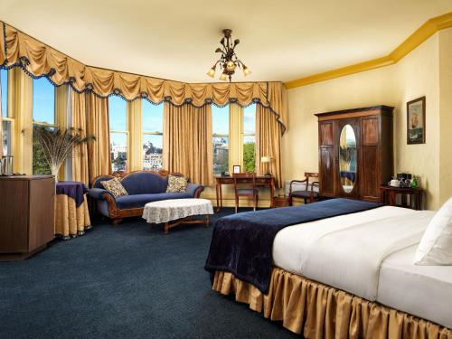 1 queen bed