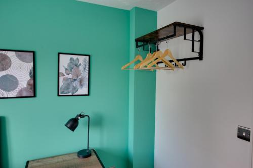 ST AUSTELL - Spacious Home, High Speed Wi-Fi, Free Parking, Garden, Swindon (zdjęcie 8)