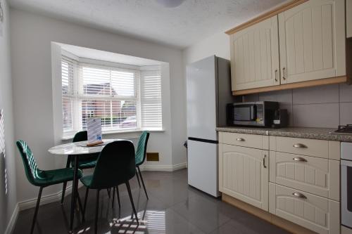 ST AUSTELL - Spacious Home, High Speed Wi-Fi, Free Parking, Garden, Swindon (zdjęcie 10)