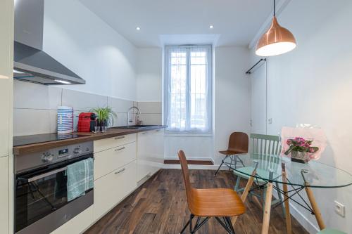 LE 323 PROM - BEACHFRONT - PARKING - NEAR TRAM &SUPERMARKET - AC - washing machine, Nice (fotografie 6)