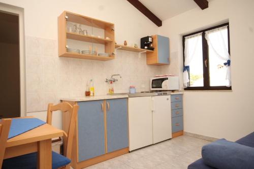 Apartments with a parking space Artatore Losinj - 8007 - image 6