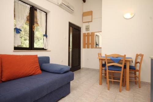 Apartments with a parking space Artatore Losinj - 8007 - image 3