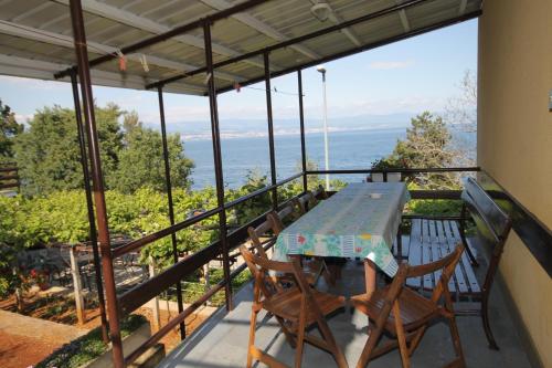 Rooms by the sea Medveja, Opatija - 7775 in ลอฟราน
