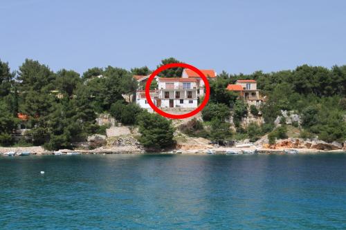 Apartments by the sea Basina, Hvar - 8749 - Vrbanj