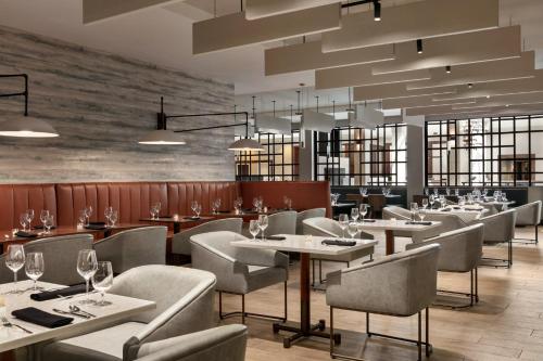 مطعم, Crowne Plaza Hotel Philadelphia - King of Prussia By IHG in كينج اوف بروسيا